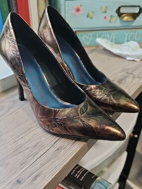 SASHA LONDON Metallic Bronze Pointed-Toe Pumps Confortable 3.5" Heels Size 7.5